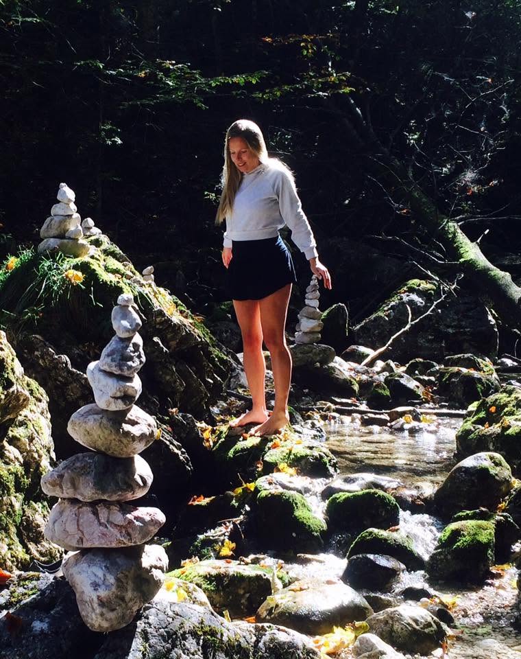 Claudia Fabrizy im mystischen Wald