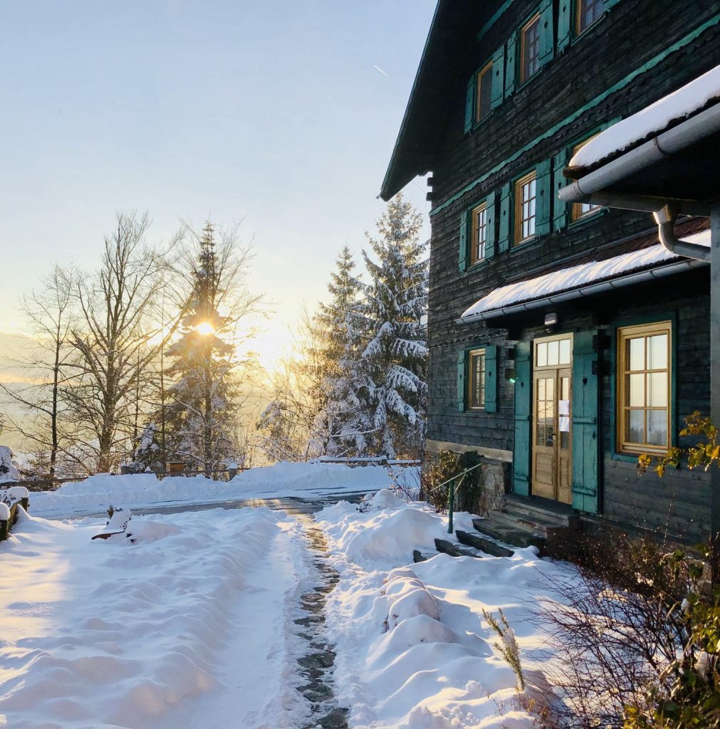 Seminarhaus Kloster NaturSinne in den Wiener Alpen mit mystischer Winterstimmung